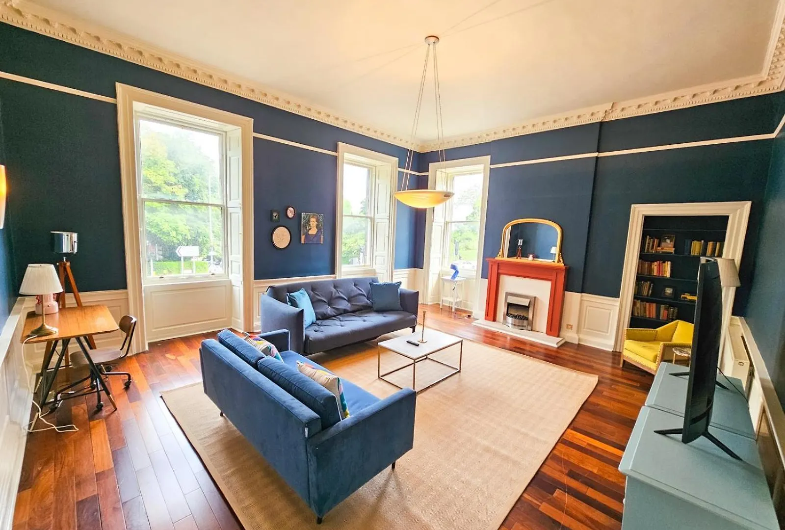 Kontakt z Spacious 2 Bedroom Apartment In The Heart Of New Town
