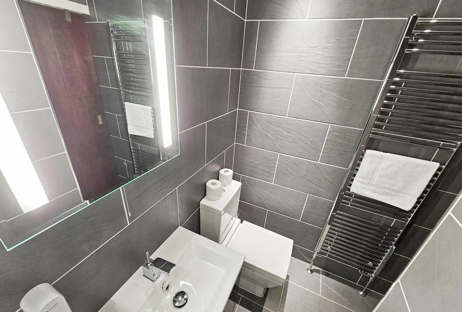 Spacious 2 Bedroom Apartment In The Heart Of New Town Edimburgo